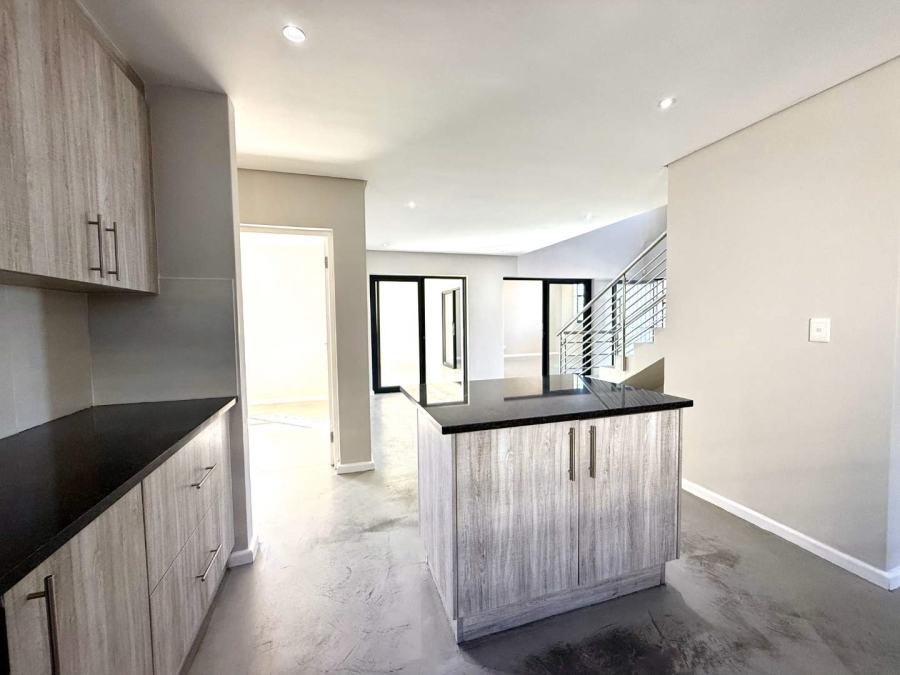 To Let 5 Bedroom Property for Rent in Parklands North Western Cape